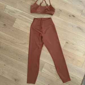ALO Yoga - Airlift Leggings and bra set
